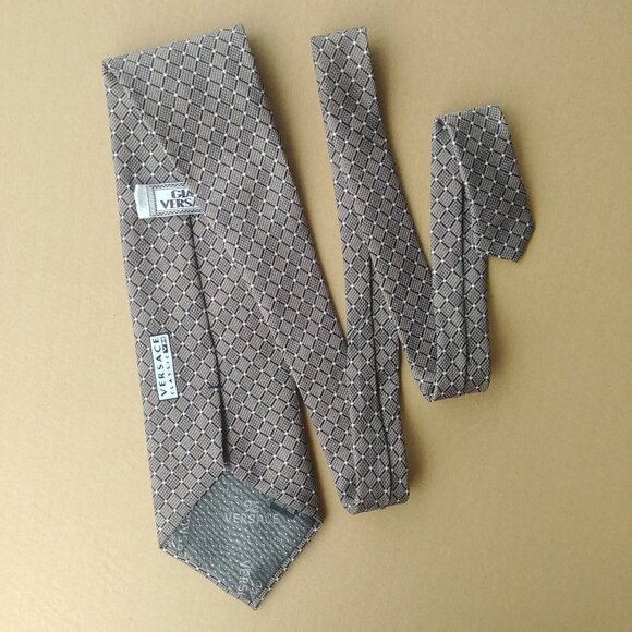 Vintage Versace handmade in Italy 100% silk neutral taupe black t… - Picture 3 of 8